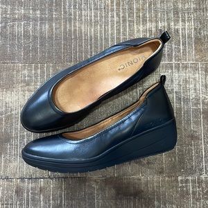 Vionic Jacey Leather Wedges.